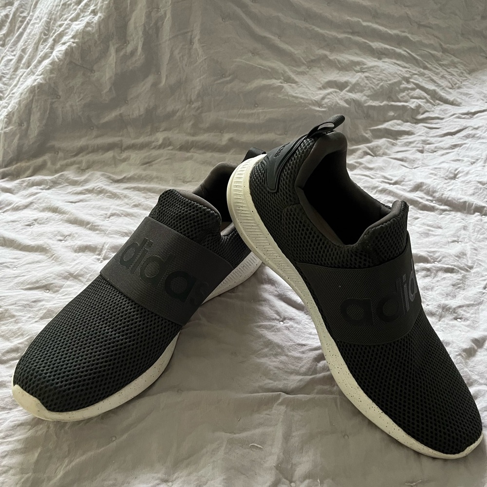 Men’s New Balance black athletic shoes